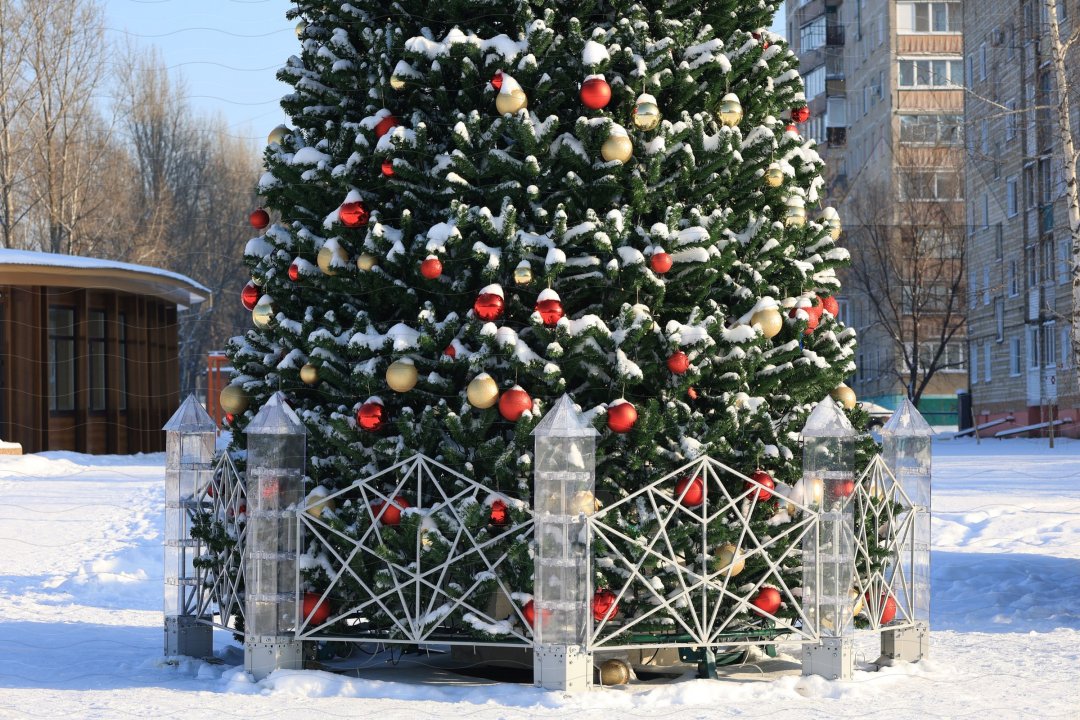 Ограждение со столбиками из кубиков льда